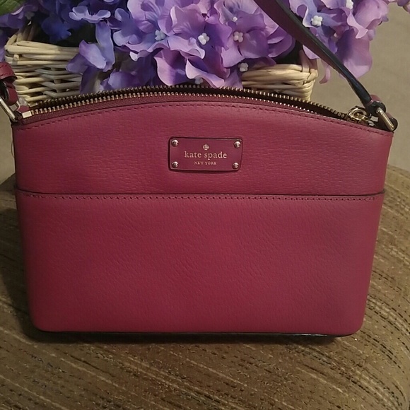 kate spade Handbags - Kate Spade Crossbody